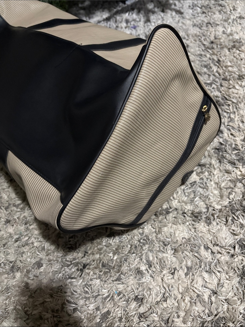 DONT BUY Fendi Parfums Duffle Bag - Picture 15 of 16